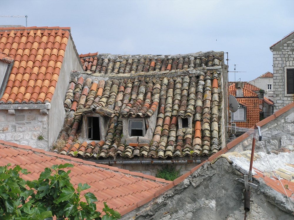 LES VIEUX TOITS DE DUBROVNIK.JPG